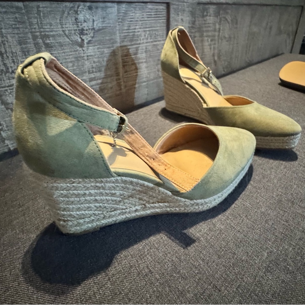 crown & ivy Olive Wedge Espadrilles